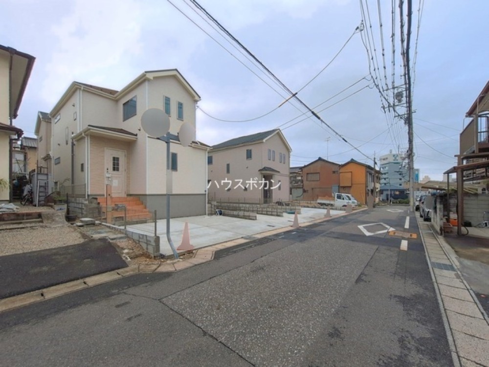 閑静な住宅街に建つ新築戸建の外観です！