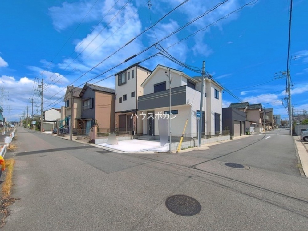 角地につき開放感のある外観です！