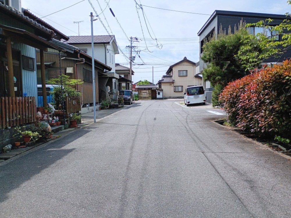南面道路接面につき陽当たり良好♪
