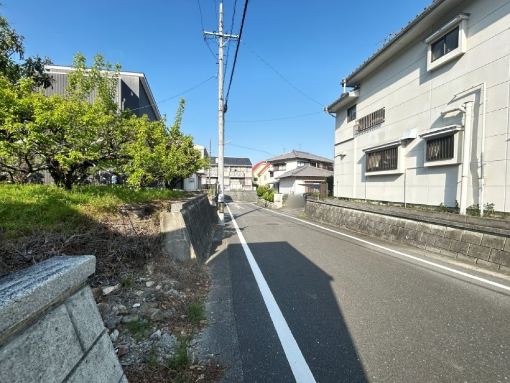 前面道路幅員約6！間口約12m！駐車も楽々です！