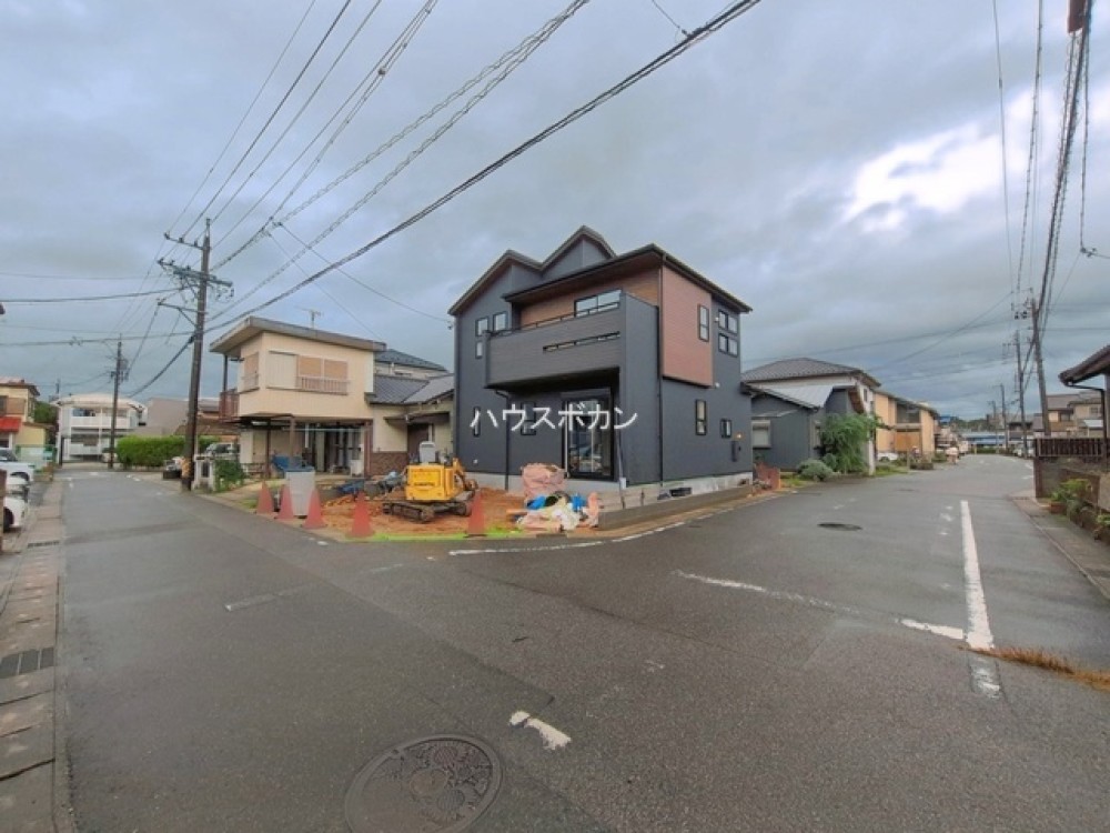 角地につき開放感のある外観です！