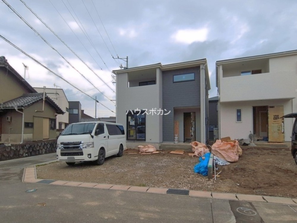 駐車場2台分を備えた2階建て外観！