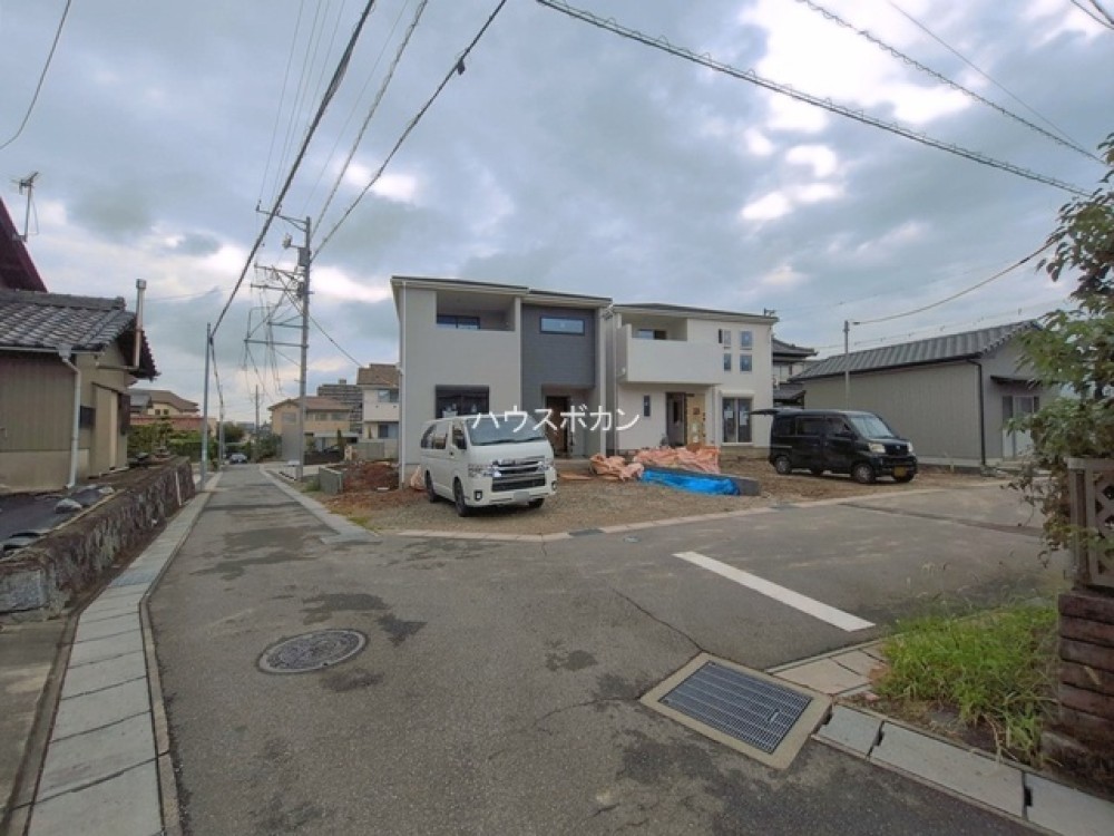 閑静な住宅街に建つ2階建て新築戸建！