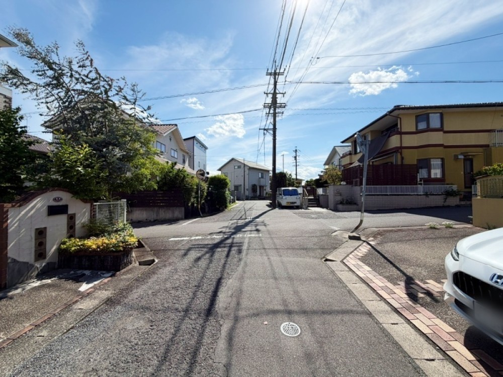 角地物件のため開放感があり日当たり良好です。