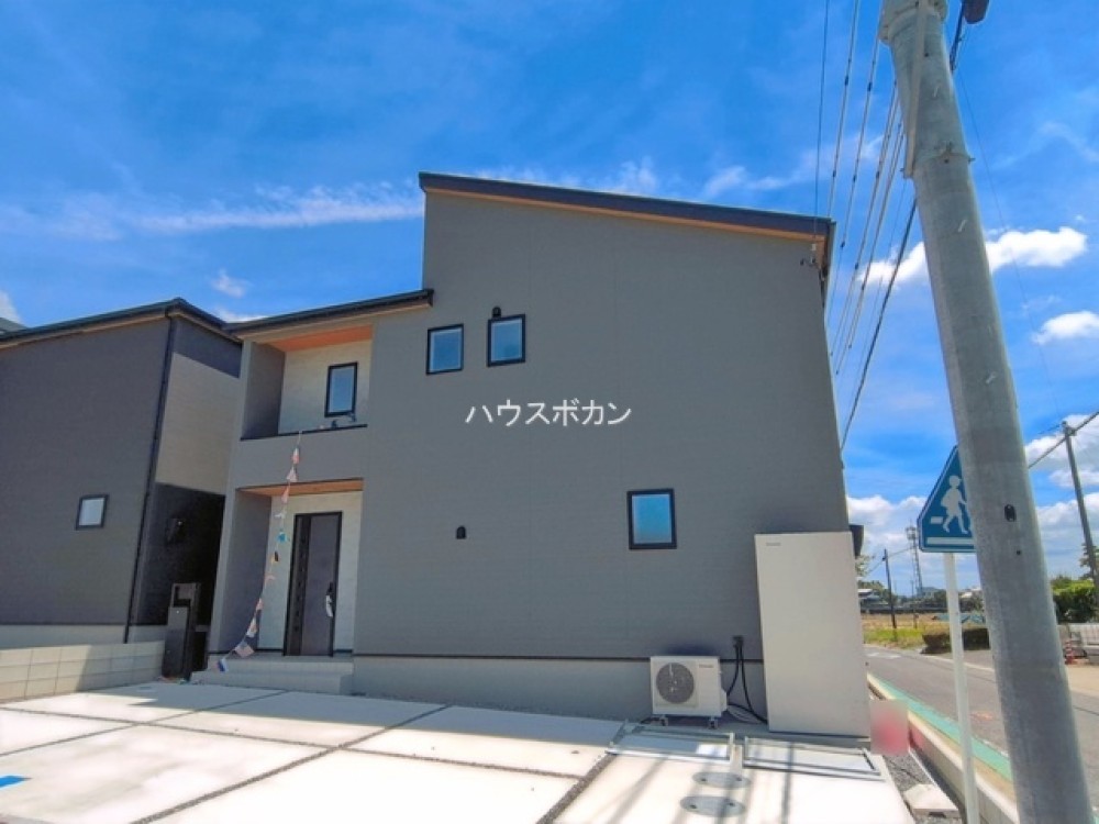 角地に建つスタイリッシュな新築外観！