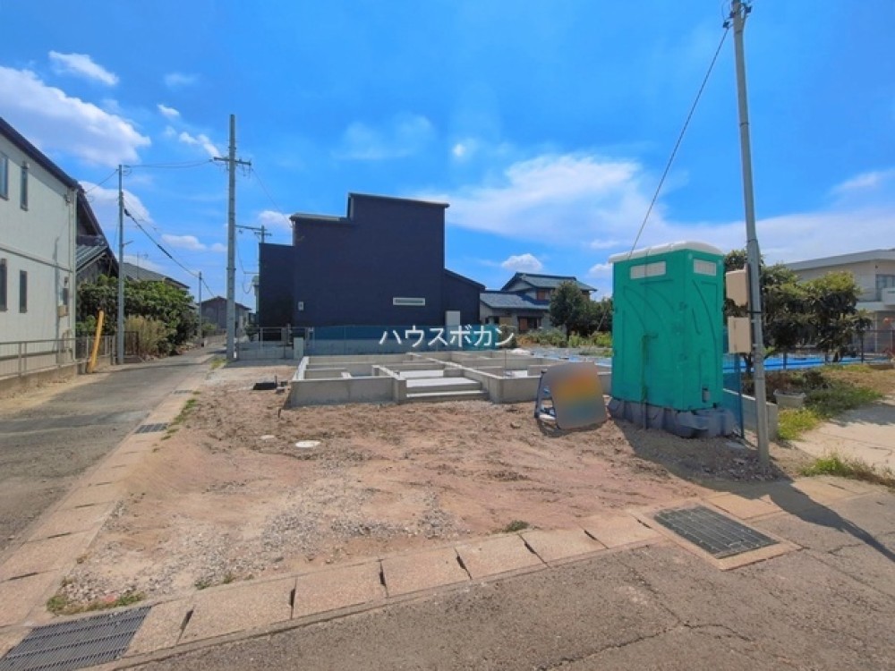 角地につき開放感のある建築中現場！