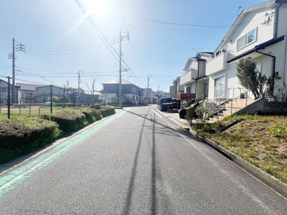 南面道路接面につき陽当たり良好♪
