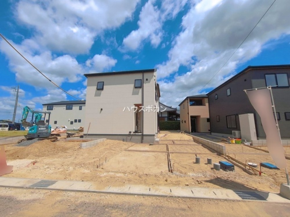 建築中の現場。2階建て外観です。
