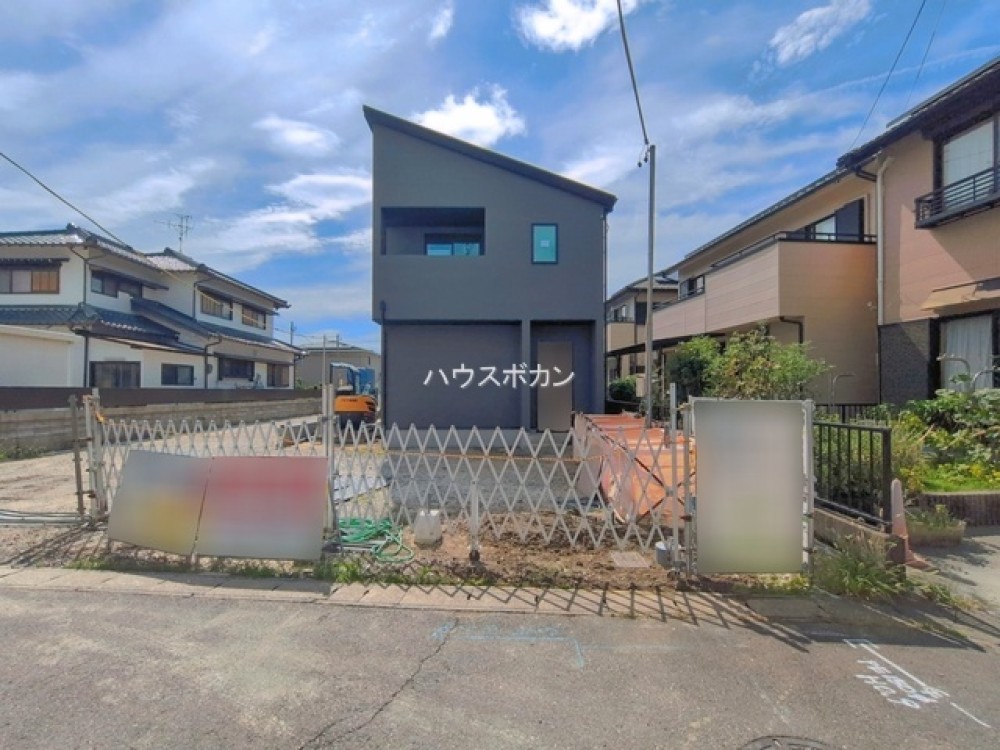 スタイリッシュな外観の建築中新築戸建！