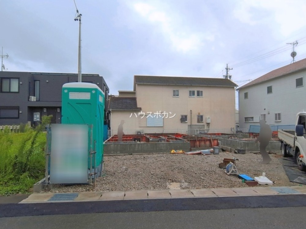 閑静な住宅街で建築中の現場です！