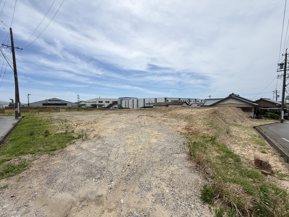 閑静な住宅街に位置するため安心な住環境です。
