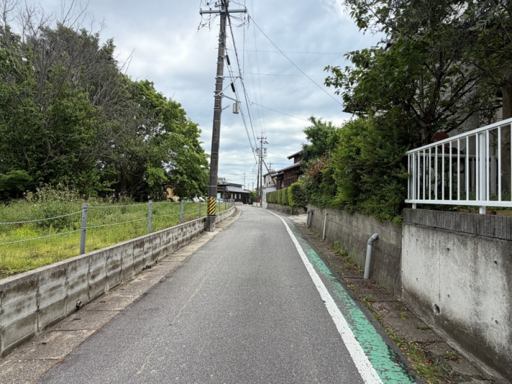 南面道路接面につき陽当たり良好♪