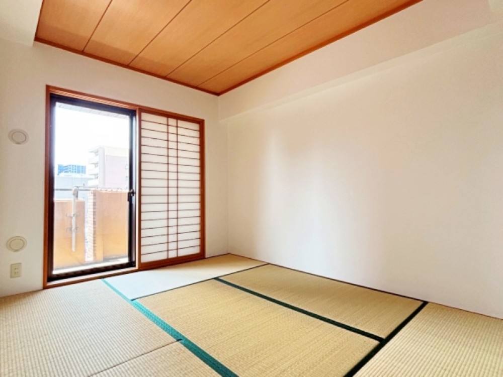 和の落ち着きを感じられる一室です。