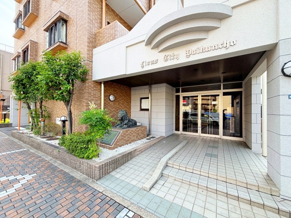 高級感あふれるエントランス。