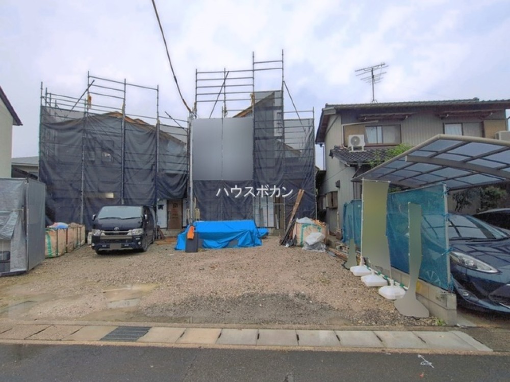 閑静な住宅街で建築中の現地です！