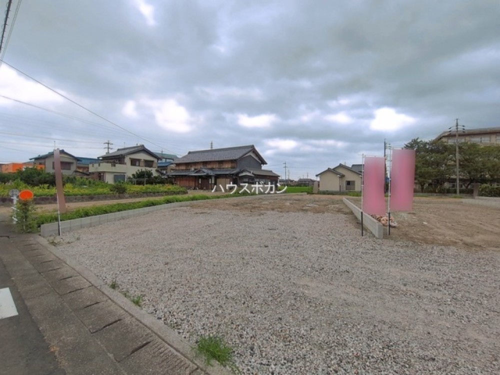 閑静な住宅街に広がる整地済みの敷地！