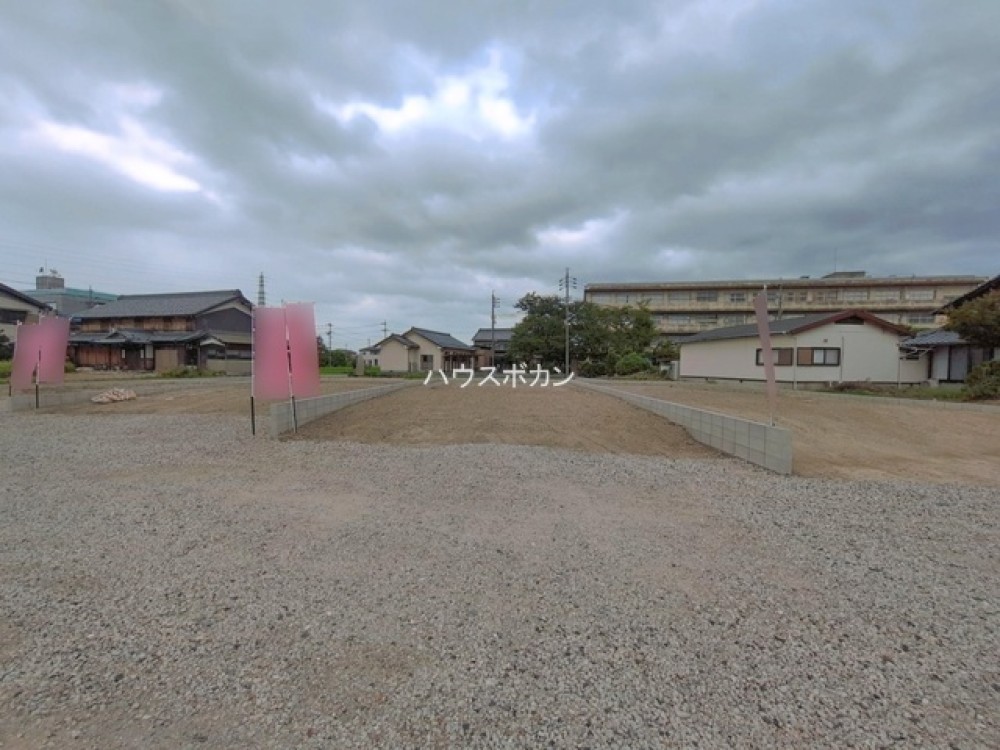 建築中の現地。ゆとりある64坪超の敷地！