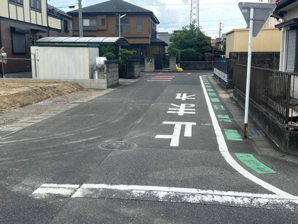 前面道路8ｍにつき車の往来もスムーズです！