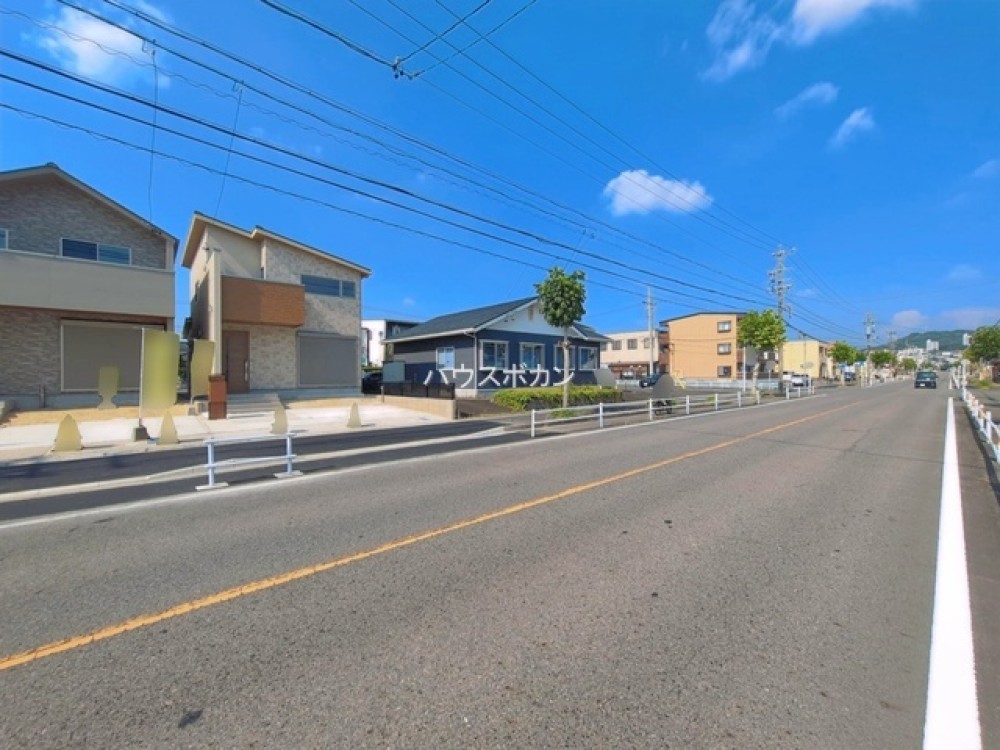 幅員約16mの広々とした前面道路です！