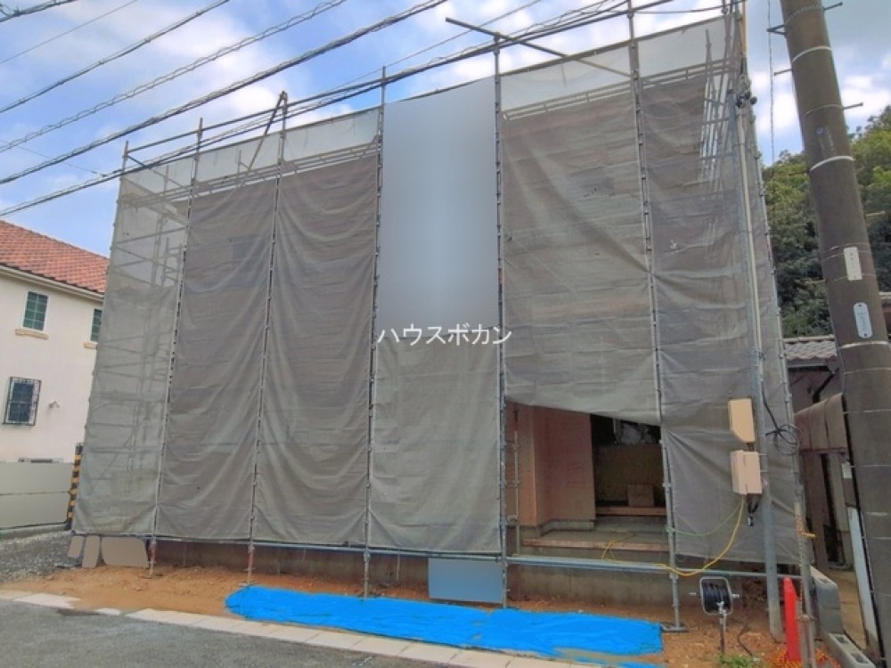 建築中の新築戸建、完成が楽しみです！
