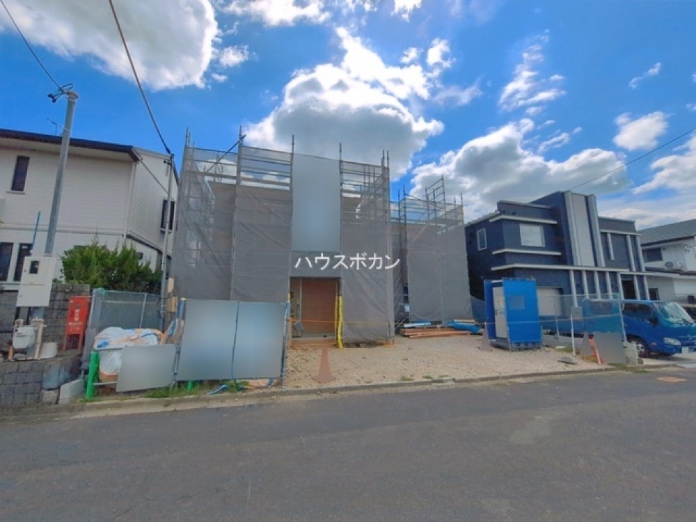 2階建て新築戸建、建築中の外観です！