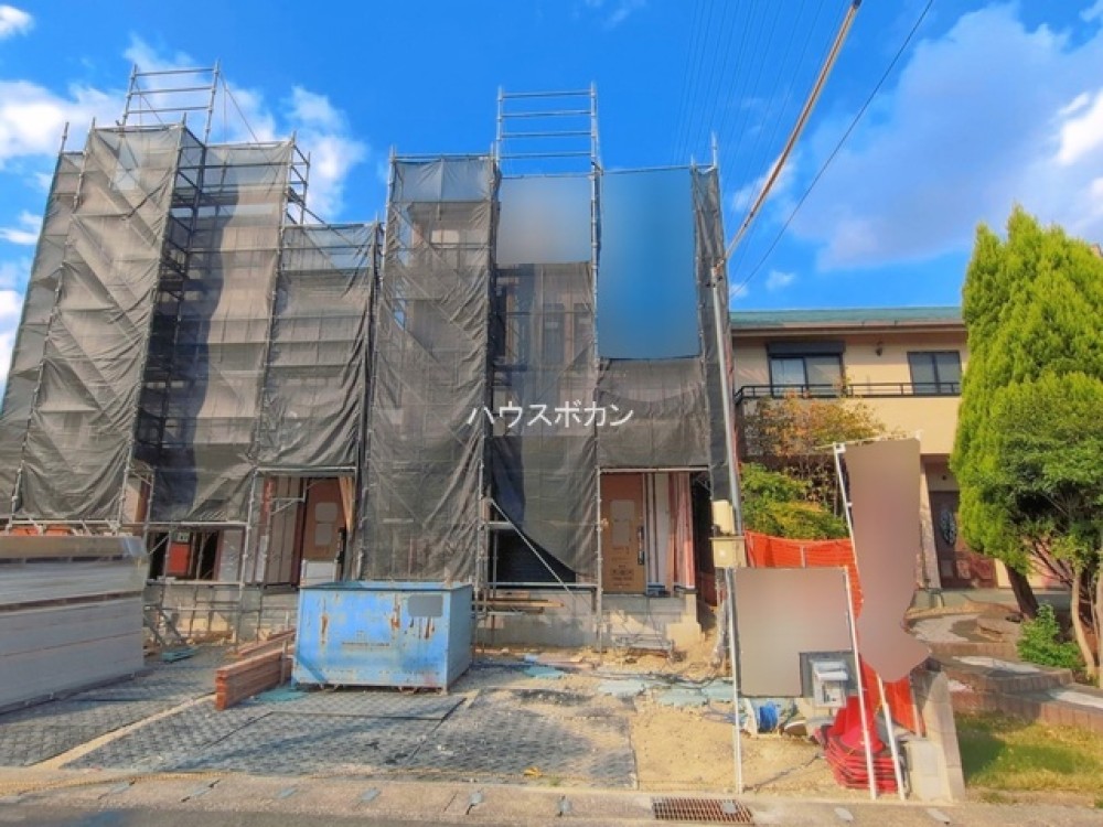 建築中の新築戸建、完成が楽しみです！