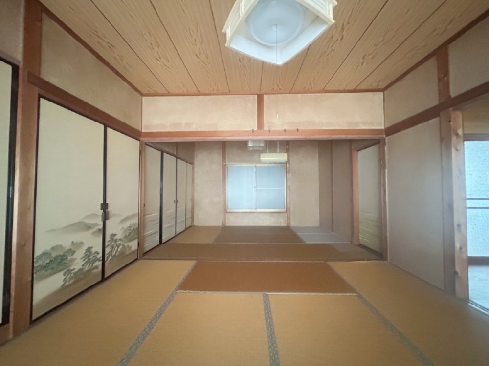 和の落ち着きを感じられる一室。