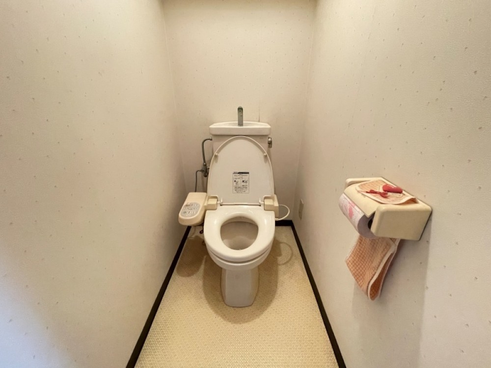 温水洗浄便座付きで快適にご利用いただけます。