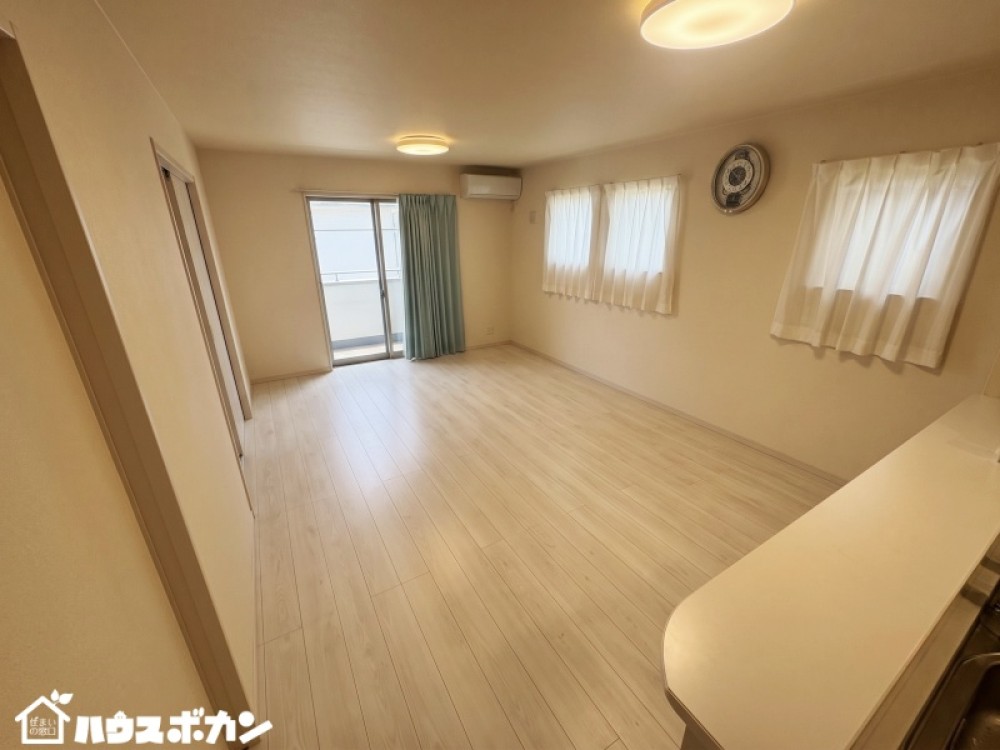 落ち着きのある内装で長く心地よく過ごせます。