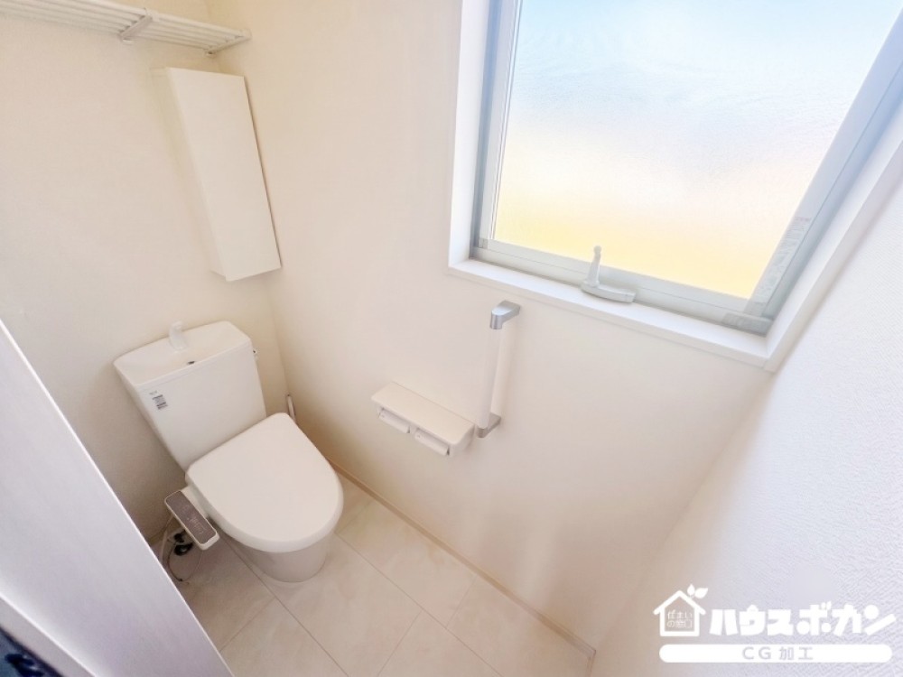 清潔感のあるすっきりとしたトイレ空間。