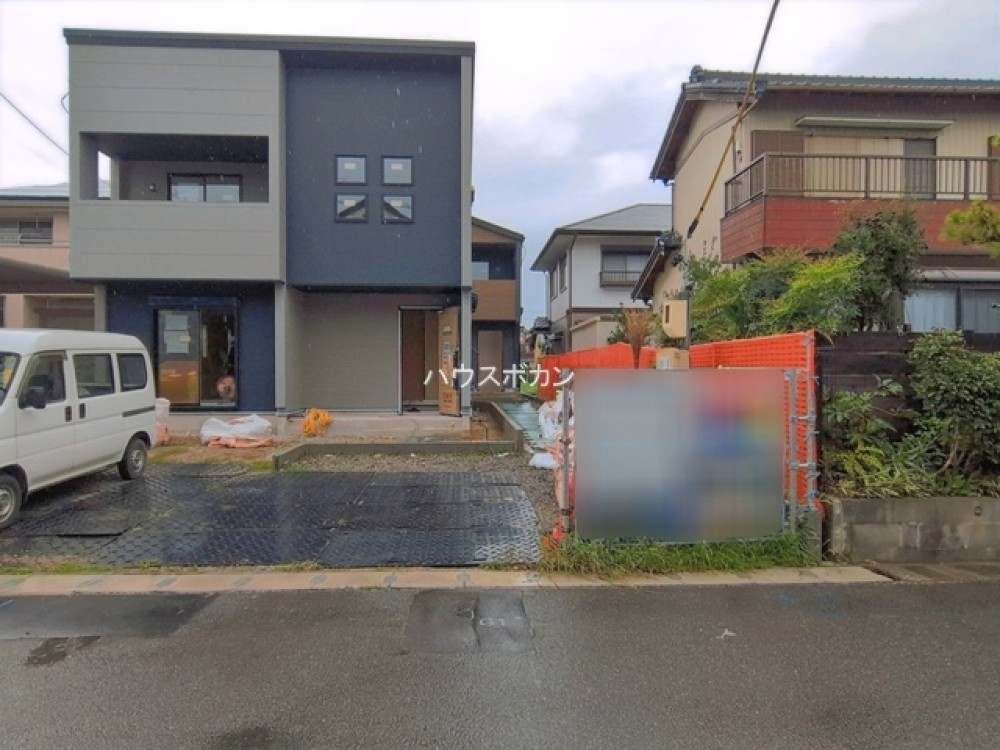 スタイリッシュな外観の建築中新築戸建！