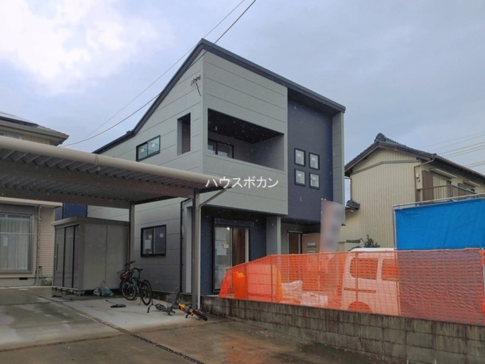 スタイリッシュな外観の新築2階建て！