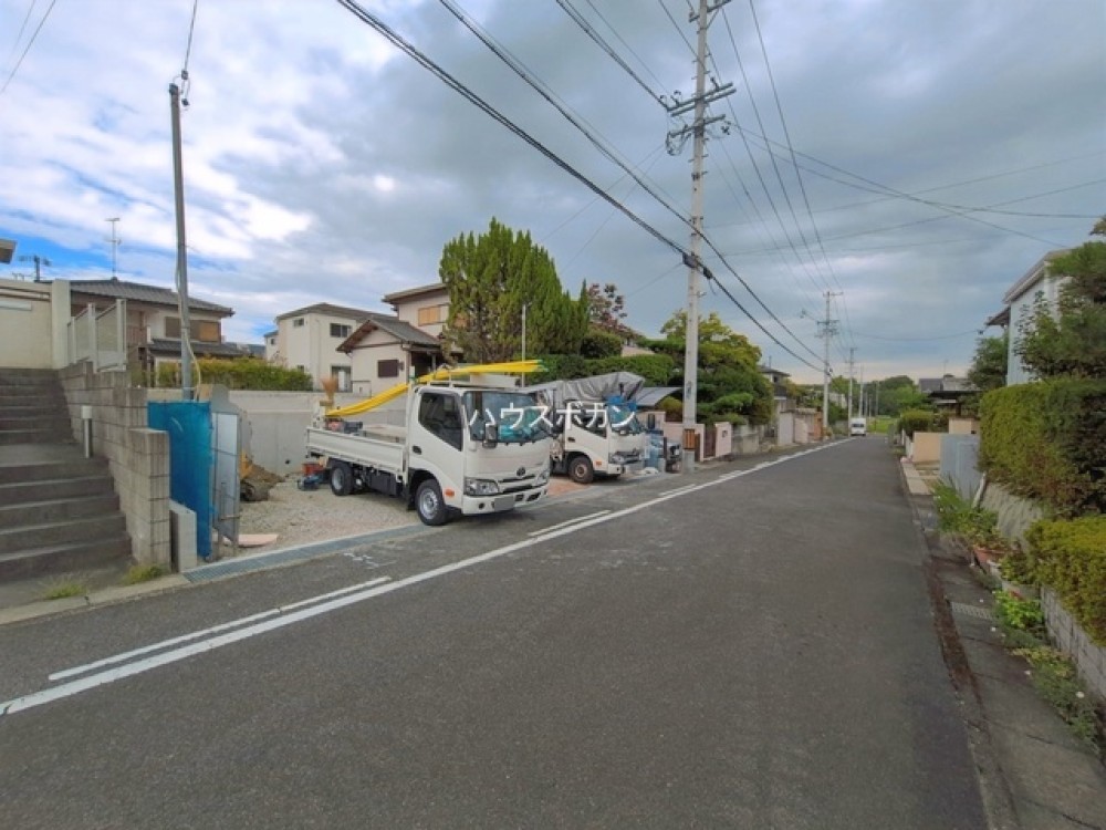 前面道路幅約6mで駐車もしやすい環境！