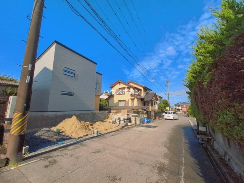 前面道路6m以上で駐車もしやすい環境！