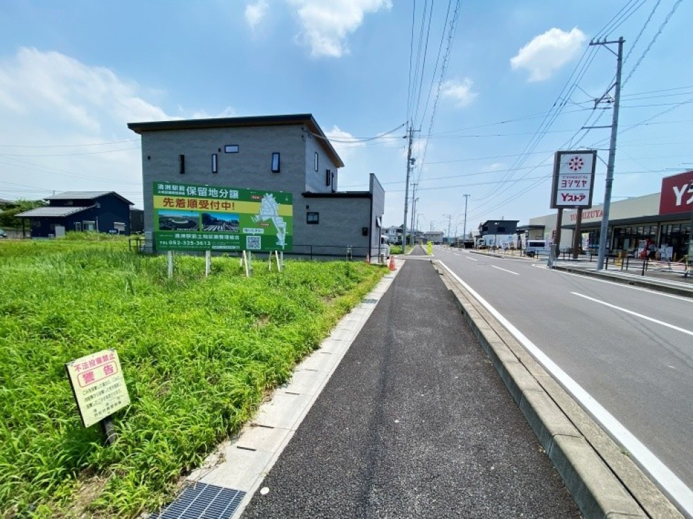 スーパーも近く便利な立地♪