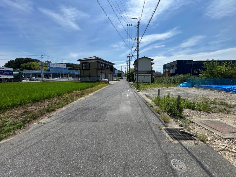 県道57号近くのため、各方面へアクセスが良好です。