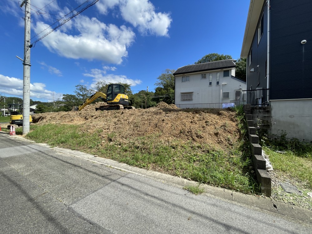 閑静な住宅街に位置する造成中の分譲地！