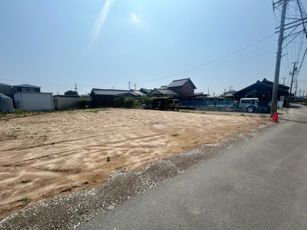小学校まで徒歩約5分圏内！通学も安心です◎