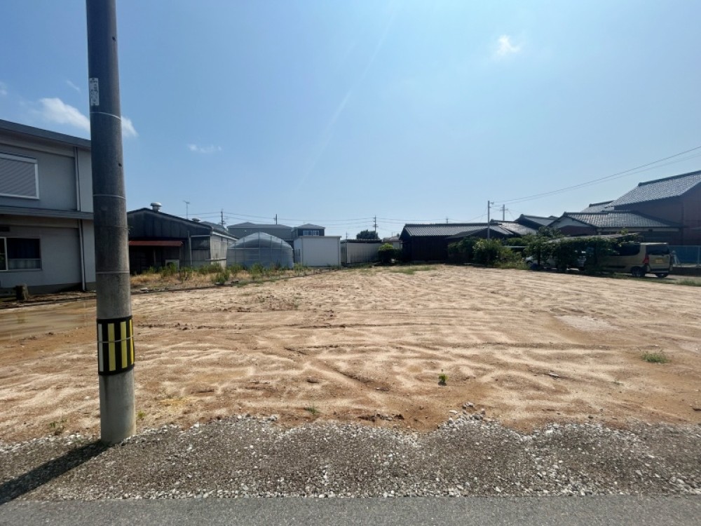 小学校まで徒歩約5分圏内！通学も安心です◎