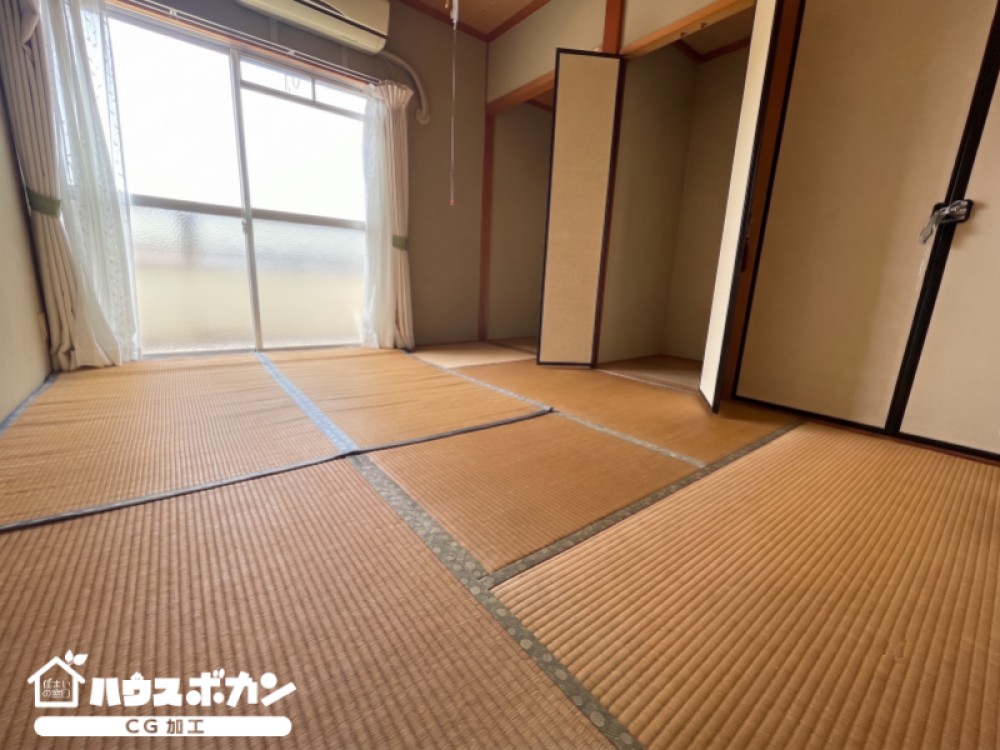 畳敷きの和室に収納スペースも完備！
