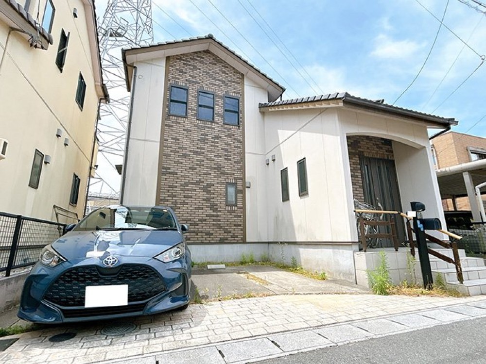 駐車場2台分を備えた2階建て外観！