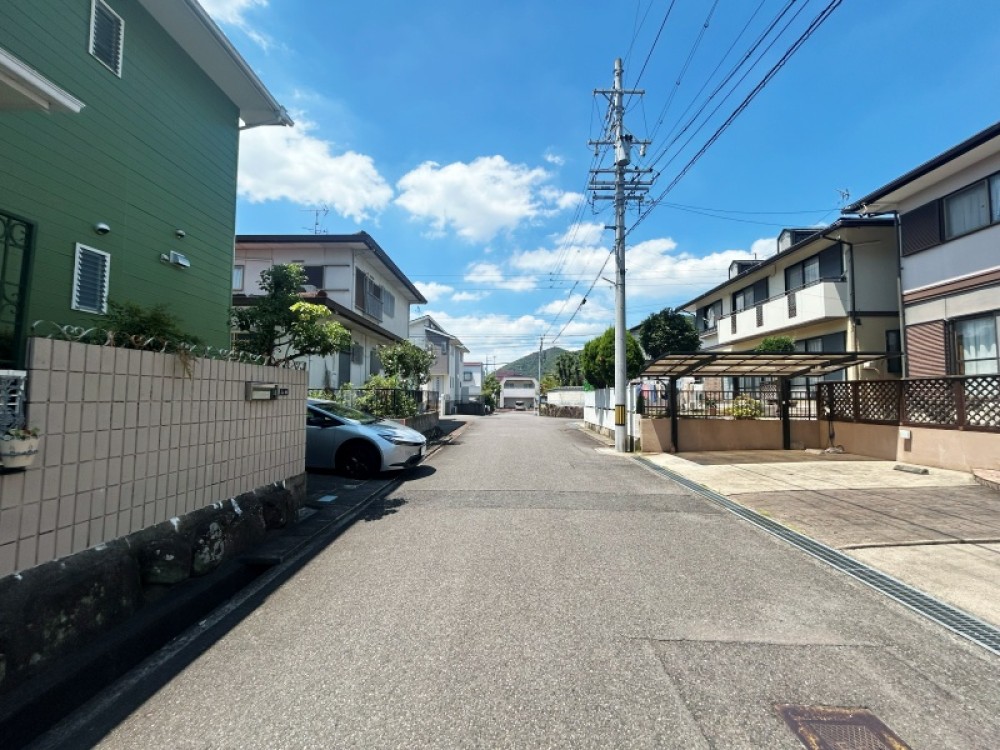 落ち着いた雰囲気の閑静な住宅街です。