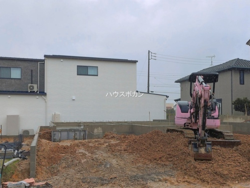 基礎工事中！閑静な住宅街の新築物件。