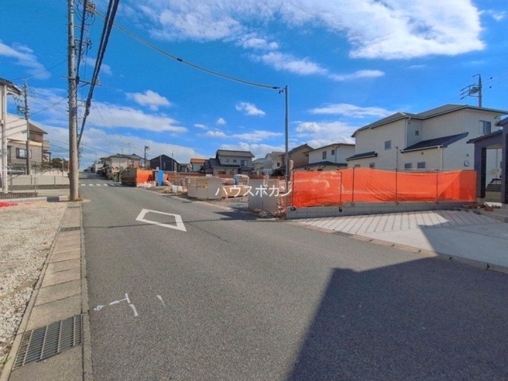 幅員約6.5mの広めの前面道路です！
