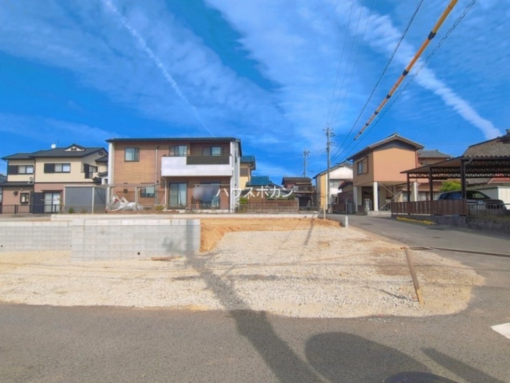 建築中の現地。閑静な住宅街の角地です！