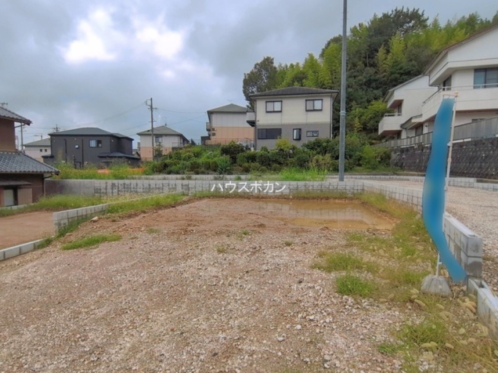 閑静な住宅街に位置する建築中の現地です！