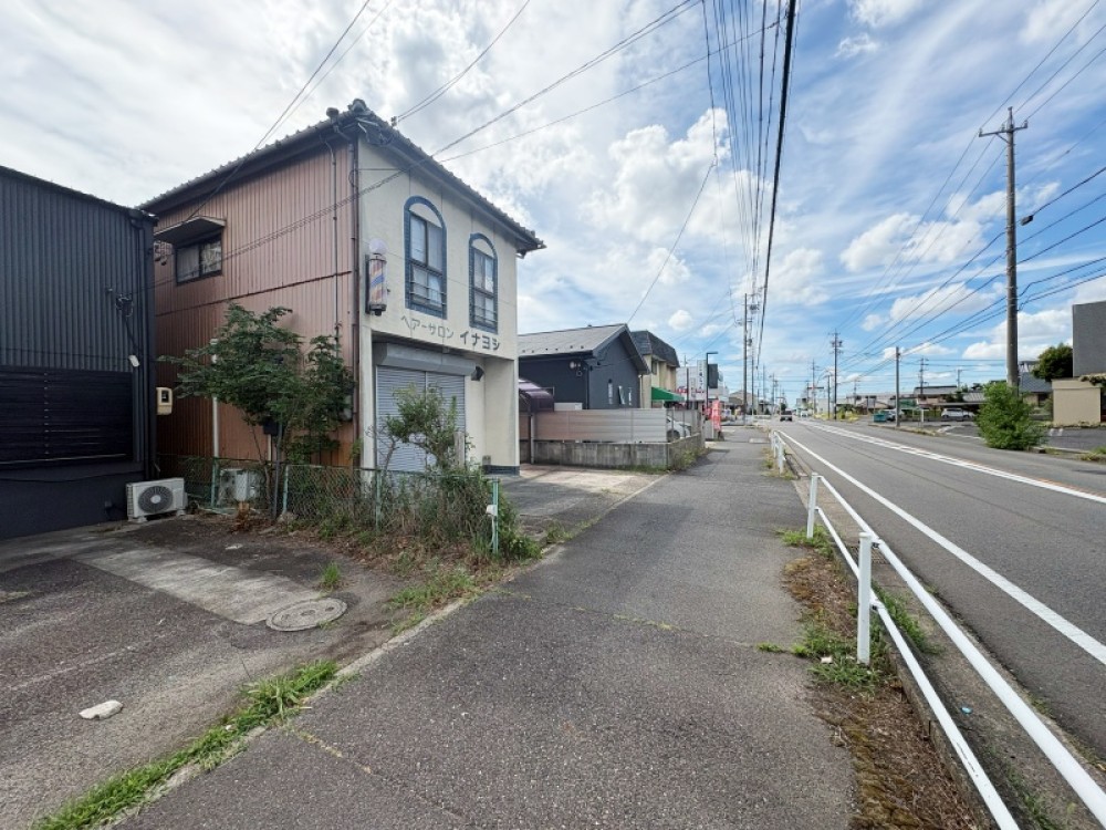 前面道路幅員約14mで開放感のある立地！
