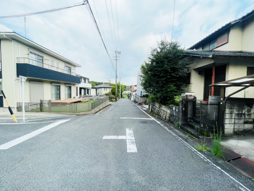 静かで車の交通量が少ない閑静な住宅街♪
