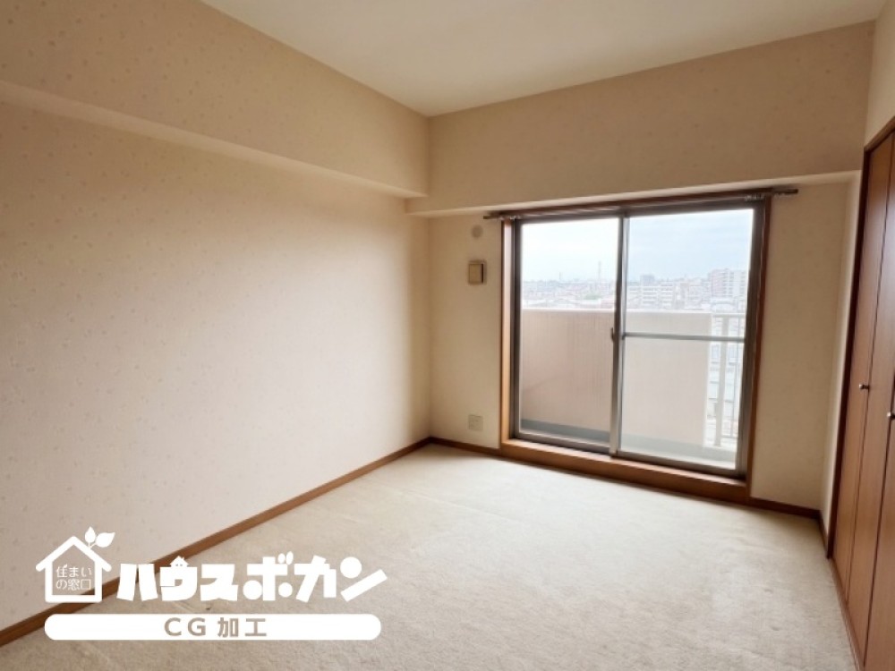 窓から眺望が広がる明るい洋室です。