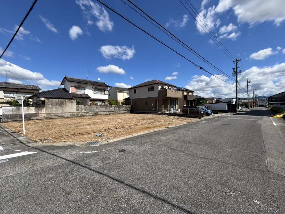 角地の整地済み現地！前面道路も広々◎
